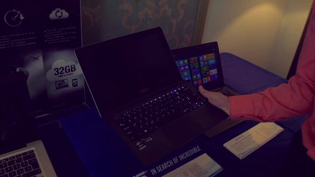 ASUS Tai Chi 31 Notebook/Tablet Windows 8 - Linus Tech Tips CES 2013 смотреть онлайн