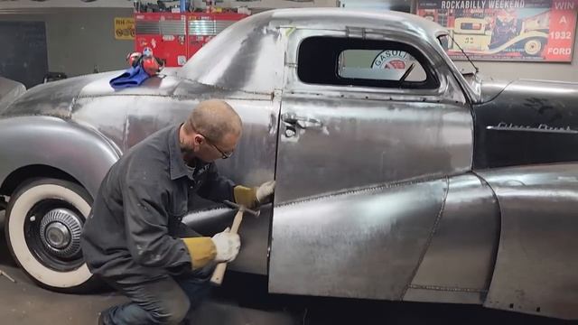 Cutting open the door + fabricating inside caps for fender fadeaways смотреть онлайн