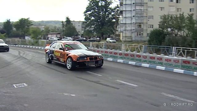 Drift Battle - Semi Pro - Vilian Valentino vs Georgi Kazakov смотреть онлайн