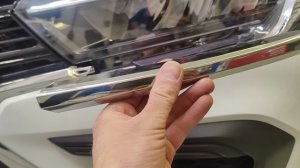 Лада Веста NG 2024. Снятие хромированного элемента на фаре.