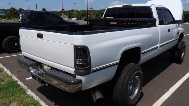 INSANE 2ND GEN 12 VALVE CUMMINS!! смотреть онлайн