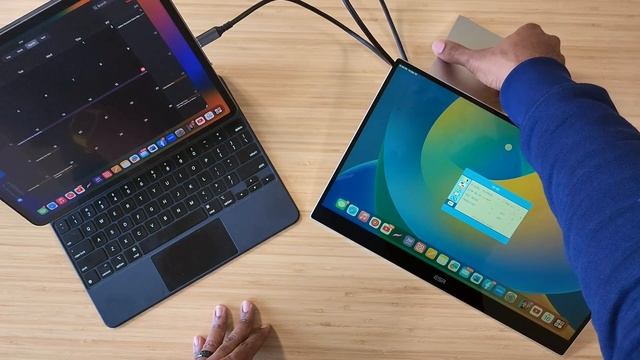 Take iPad Pro & Stage Manager on the go with ESR Portable Kickstand Monitor... смотреть онлайн