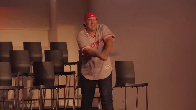 Batting Stance Guy as Chris Sabo at Reds HOF Induction for Pete Rose смотреть онлайн