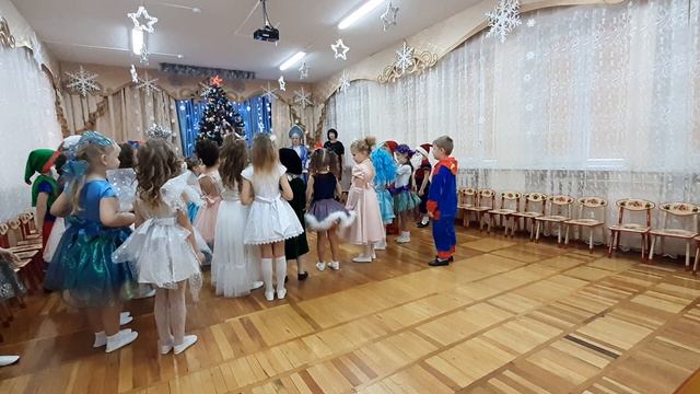 музыкальная игра "Северный ветер" новогодний праздник в детском саду смотреть онлайн