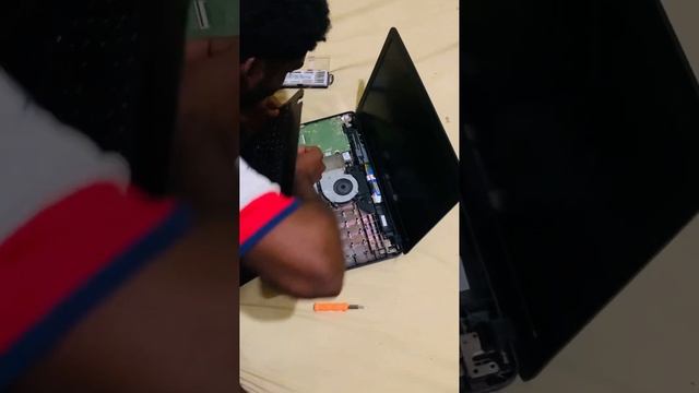 Installing Hard disk on PC смотреть онлайн
