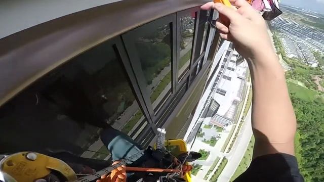 Rope access - Window Cleaning & Louvers. смотреть онлайн