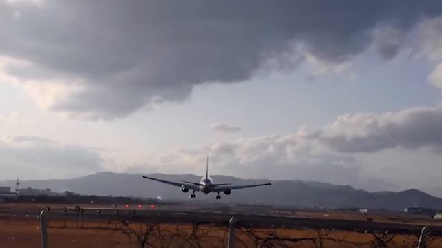 伊丹空港大接近 смотреть онлайн