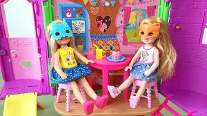 Мультики для малышей. Развивающие игрушки. Набор Barbie Домик на дереве