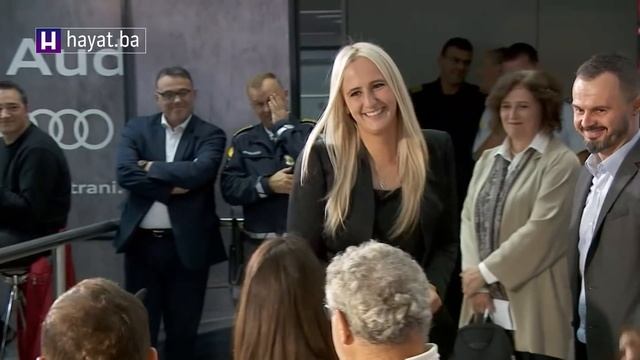 EMOTIVAN SUSRET AMELA TUKE I NJEGOVE DJEVOJKE AMINE смотреть онлайн