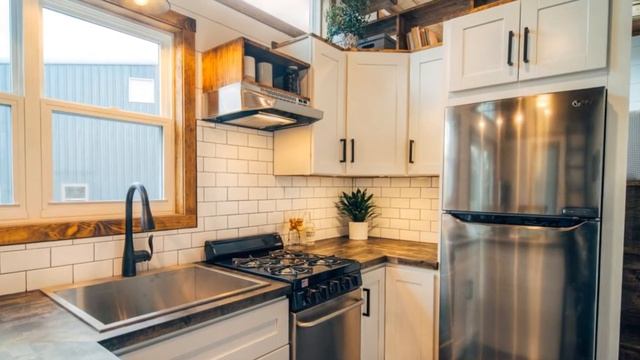 Amazing Stunning 32-Foot Lupine Tiny House with Amazing Kitchen | Tiny House Interiors смотреть онлайн