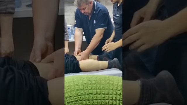 Интенсивная учеба. Изучаем основы массажа для лежачих. Видео-иллюстрация процесса. смотреть онлайн
