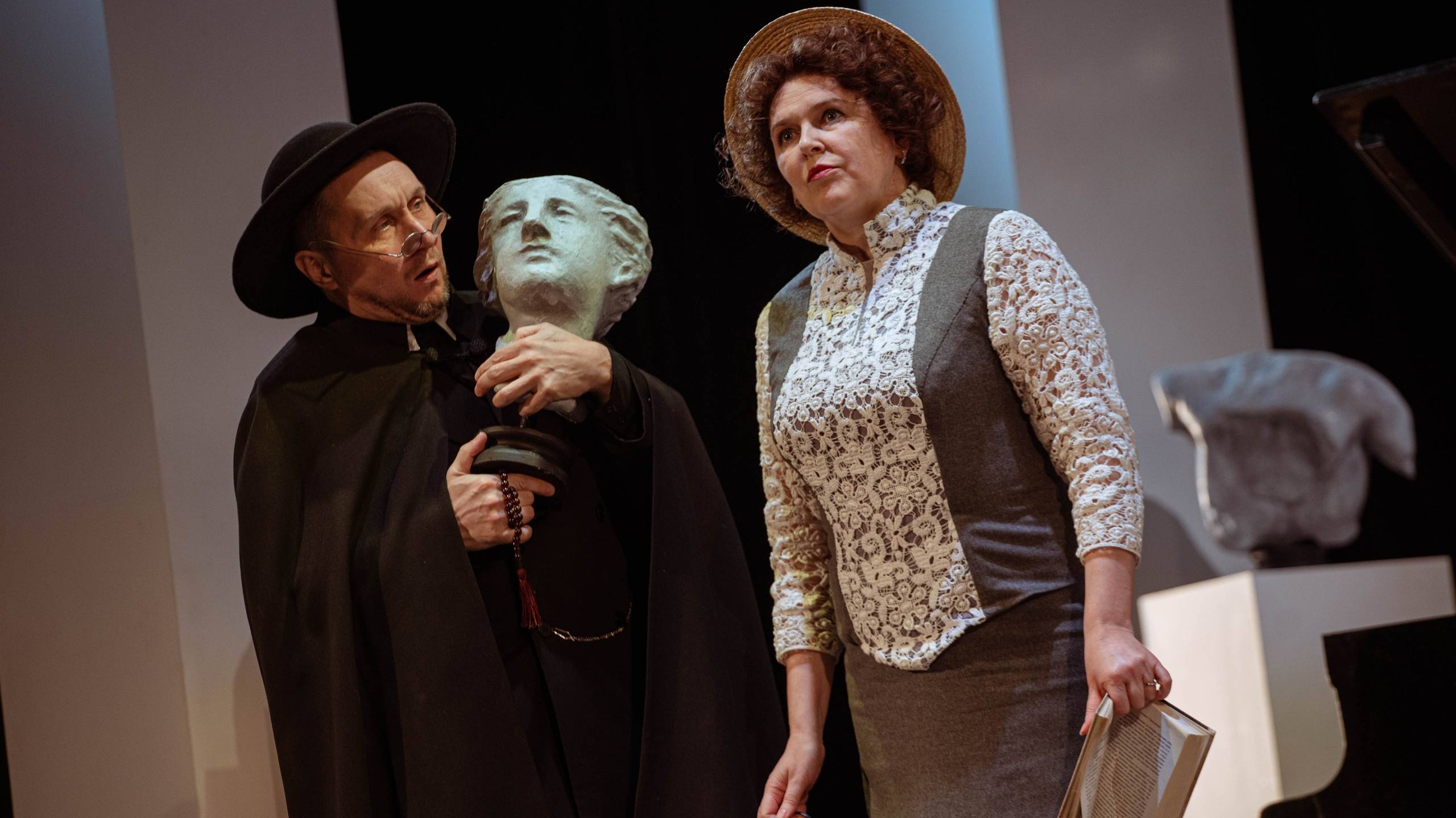 Виталий Ленский в спектакле театра им. Вл. Маяковского "Как важно быть серьезным" (фрагменты).2022. смотреть онлайн