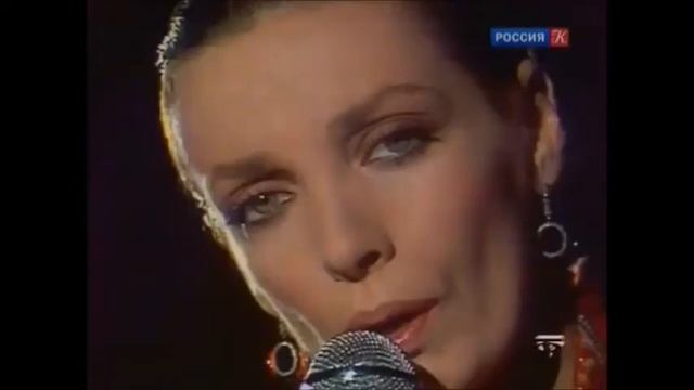 Поёт Мари Лафоре смотреть онлайн