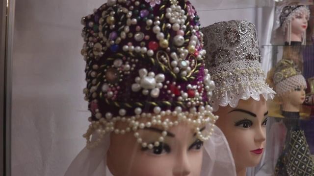 Экспозиция «Кокошники переселенцев из Российских губерний на север Крыма» смотреть онлайн