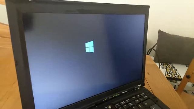 thinkpad t400 coreboot SeaVGABIOS seabios booting debian linux and windows 10 смотреть онлайн
