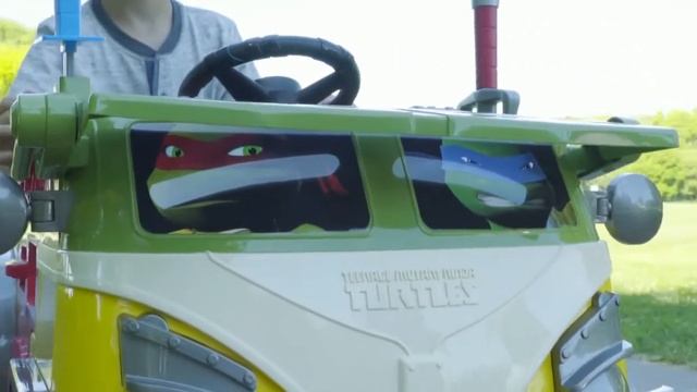 Kid Trax 6-Volt TMNT Party Wagon Ride-on Toy Car смотреть онлайн