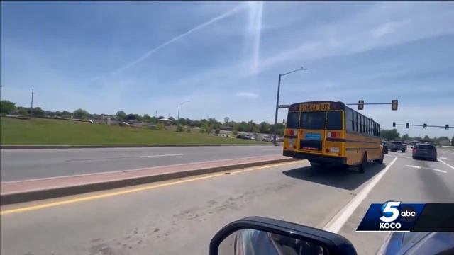 Oklahoma students left on side of road after bus driver walks off, doesn’t return смотреть онлайн