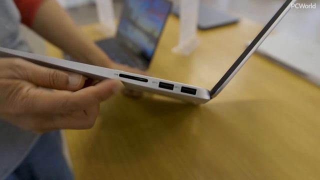 Checking out Dell's Inspiron 7000 series laptops смотреть онлайн