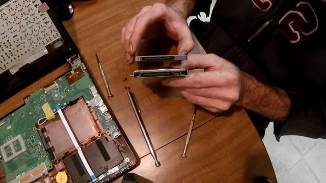 SSD / Hard Drive Installation - HOW TO - ASUS Laptop Windows 10 Upgrade смотреть онлайн