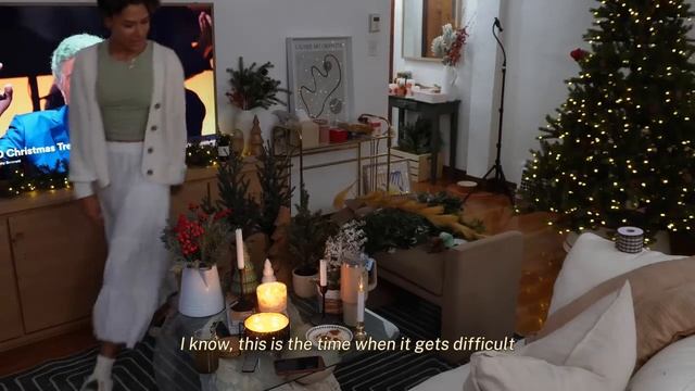 Holiday Decorating Vlog🌲🕯- decor, treats & movies! смотреть онлайн