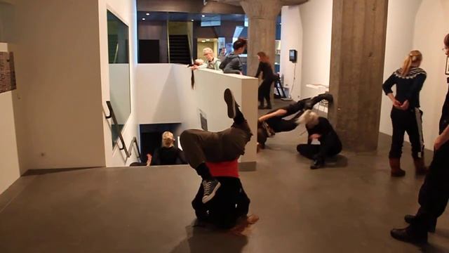 Dansað í Hafnarhúsinu / Dancing in Hafnarhus смотреть онлайн
