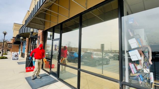 How to Clean Commercial Windows | Pole Work and Traditional смотреть онлайн