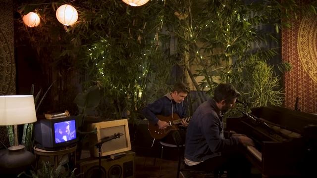 Through the Window feat. David Brymer – Courtyard Sessions смотреть онлайн