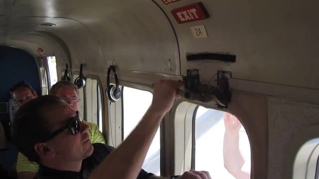 Emergency Exit Window смотреть онлайн