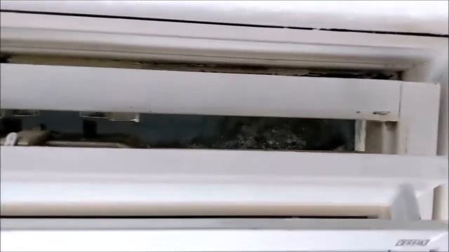 Velux GGL centre pivot roof window is stuck - How to fix jammed window easily. смотреть онлайн