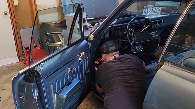 Fixing the Power Windows in my 1969 Buick Skylark! смотреть онлайн