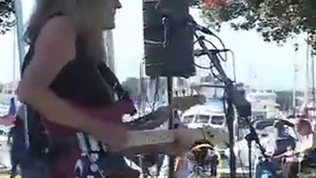 Hand Jive Teresa Russell & Cocobilli смотреть онлайн