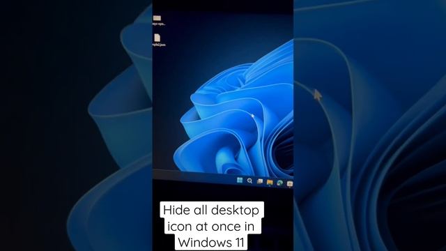Windows 11 Trick - Hide All Desktop Icons at Once #windows11 смотреть онлайн