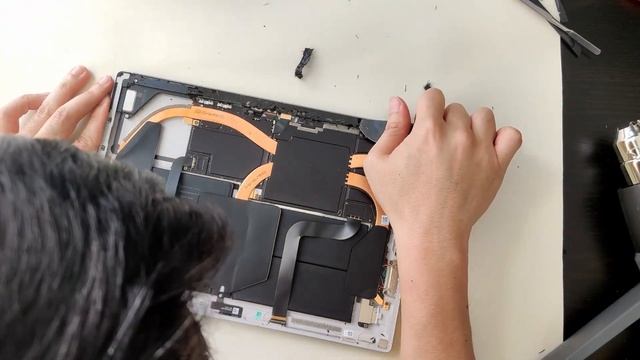 Surface Pro 5 / Pro 6 Screen Repair/Replacement | Fixing no screen display after replacing LCD pane смотреть онлайн