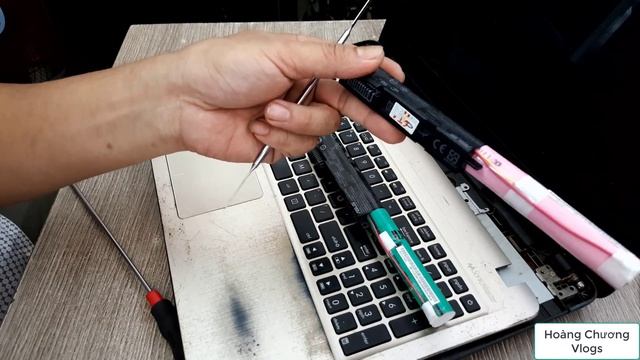 Thay pin Laptop Asus A540 trong 5 phút (Replace the Asus A540 laptop battery in 5 minutes) смотреть онлайн
