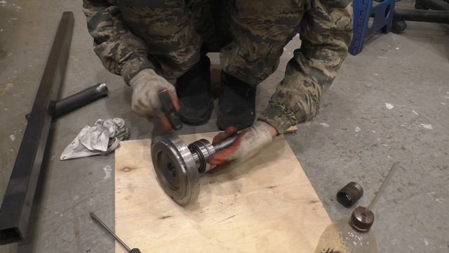 ЗАМЕНА ПОДШИПНИКОВ ШПИНДЕЛЯ НА ТОКАРНОМ СТАНКЕ ТВ 4 смотреть онлайн