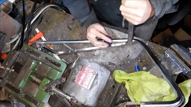 VW Squareback Restoration Part 26: Pop out window Seals смотреть онлайн