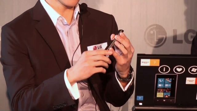 香港首款WP7行動電話---LG Optimus 7 E900 смотреть онлайн