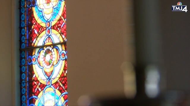 The Tiffany's stained glass window collection at a Milwaukee church смотреть онлайн