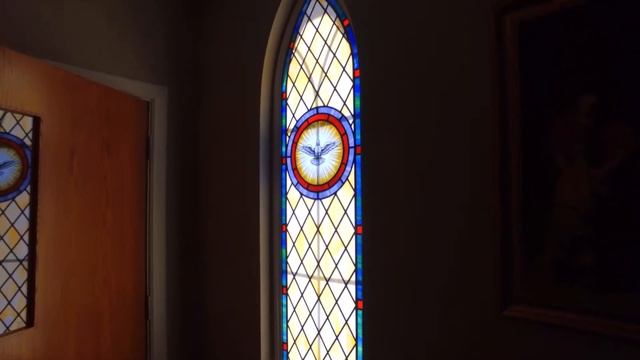 3 Glass Windows for a Church Cry Room смотреть онлайн