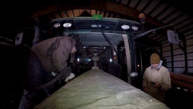 Breaking the Window Out Of The John Deere 8235R смотреть онлайн