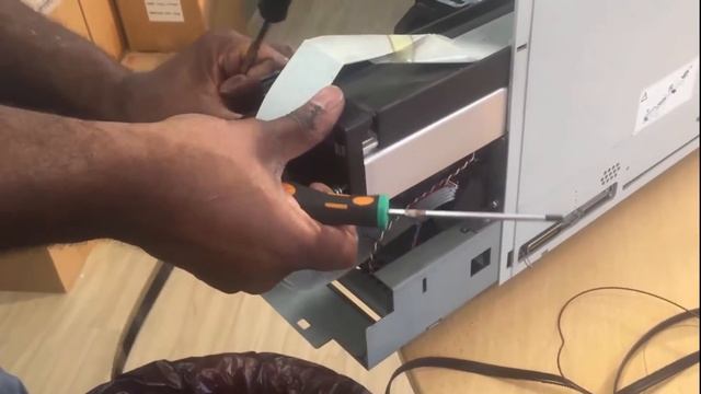 #plotter #HP DJ450C Changer une courroie sur un #traceur #HP How to change a belt смотреть онлайн