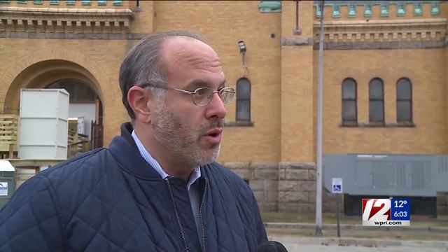 Extreme winds break windows at Cranston Street Armory смотреть онлайн