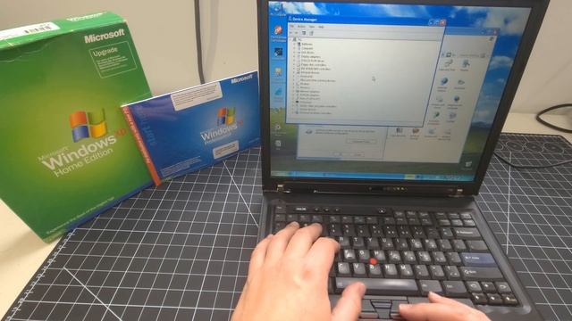 IBM ThinkPad T42 from 2002 running Windows XP Professional! смотреть онлайн