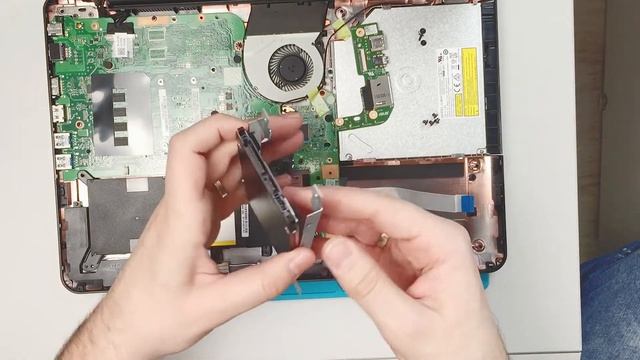Asus X555L SSD upgrade and battery replacement смотреть онлайн
