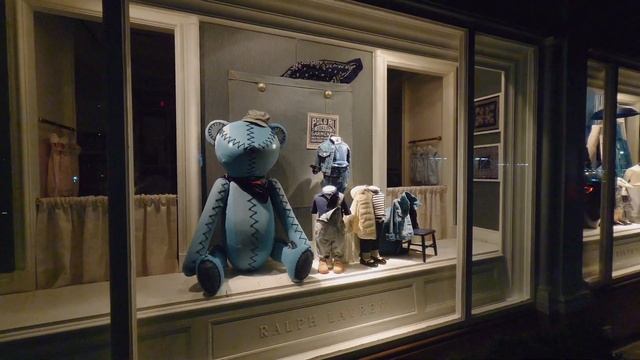 Window Shopping at Ralph Lauren, Upper East Side, New York [Feb. 2023] смотреть онлайн