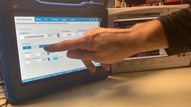 How do I make an RF FM measurement in the field with the Tabor Portable Signal Generator? смотреть онлайн
