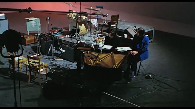 Paul shows Carry That Weight to Ringo (The Beatles: Get Back) смотреть онлайн