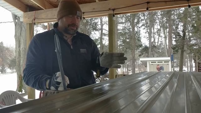 Installing Steel Siding on a Pole Barn, Trimming Windows, and Cutting Tools - Nibblers or Shears? смотреть онлайн