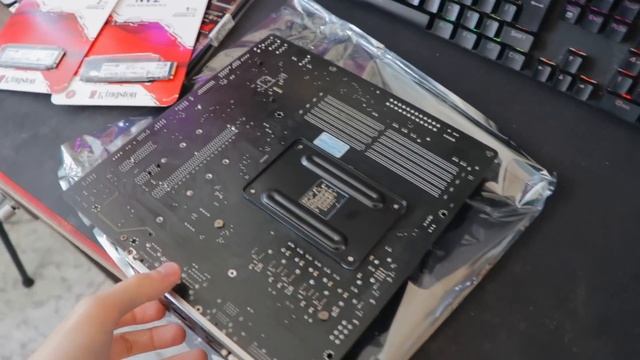 COMPREI uma PLACA MÃE da GIGABYTE e ela veio GRUDENTA? - Upgrade setup Streamer e Gamer смотреть онлайн