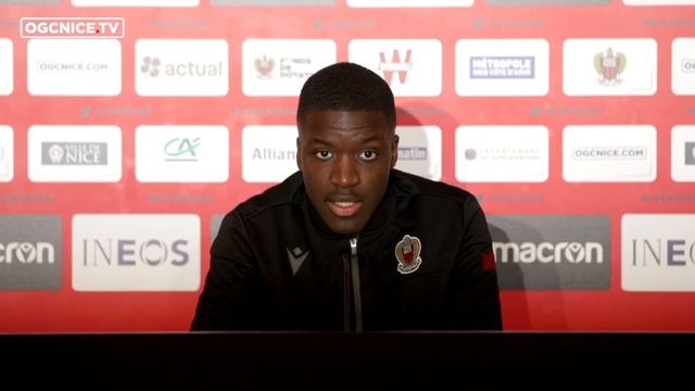 Patrick Vieira et Stanley Nsoki en conf' avant Lyon - Nice смотреть онлайн